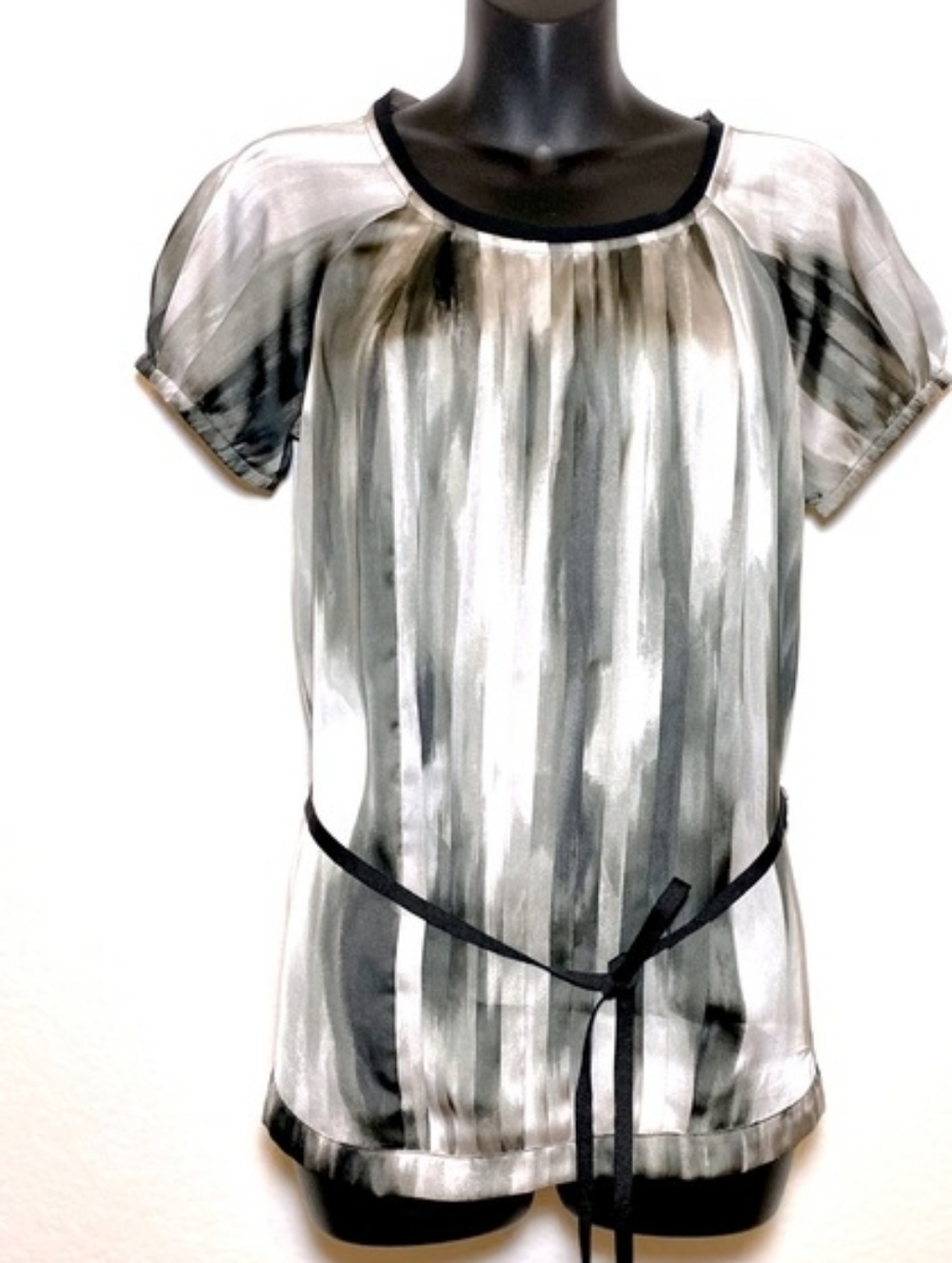 Simply Vera Vera Wang Women’s Large Satin Blouse Gray Black Tie Waist Short Slee
